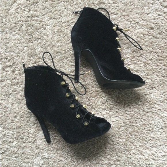 Qupid Faux Fur Ankle Boots - Picture 2 of 16